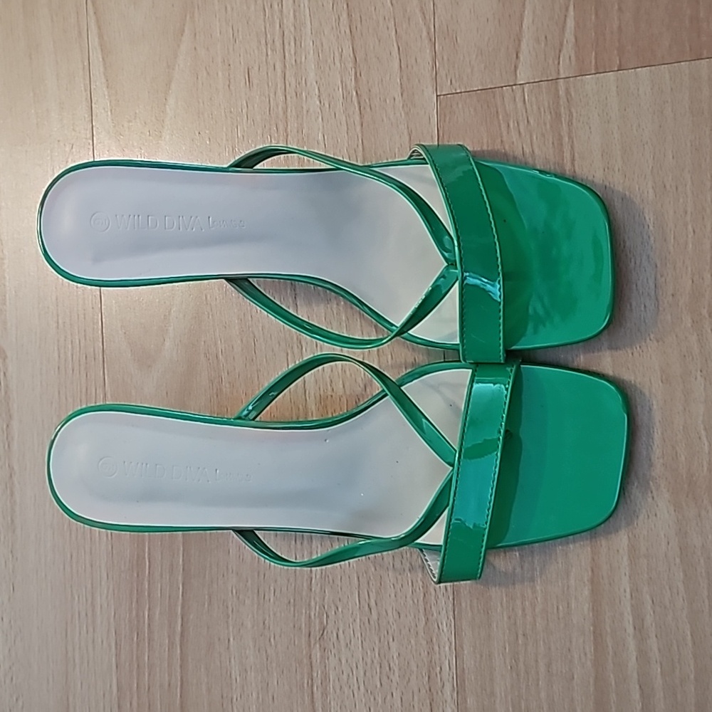 Wild diva green kitten heel